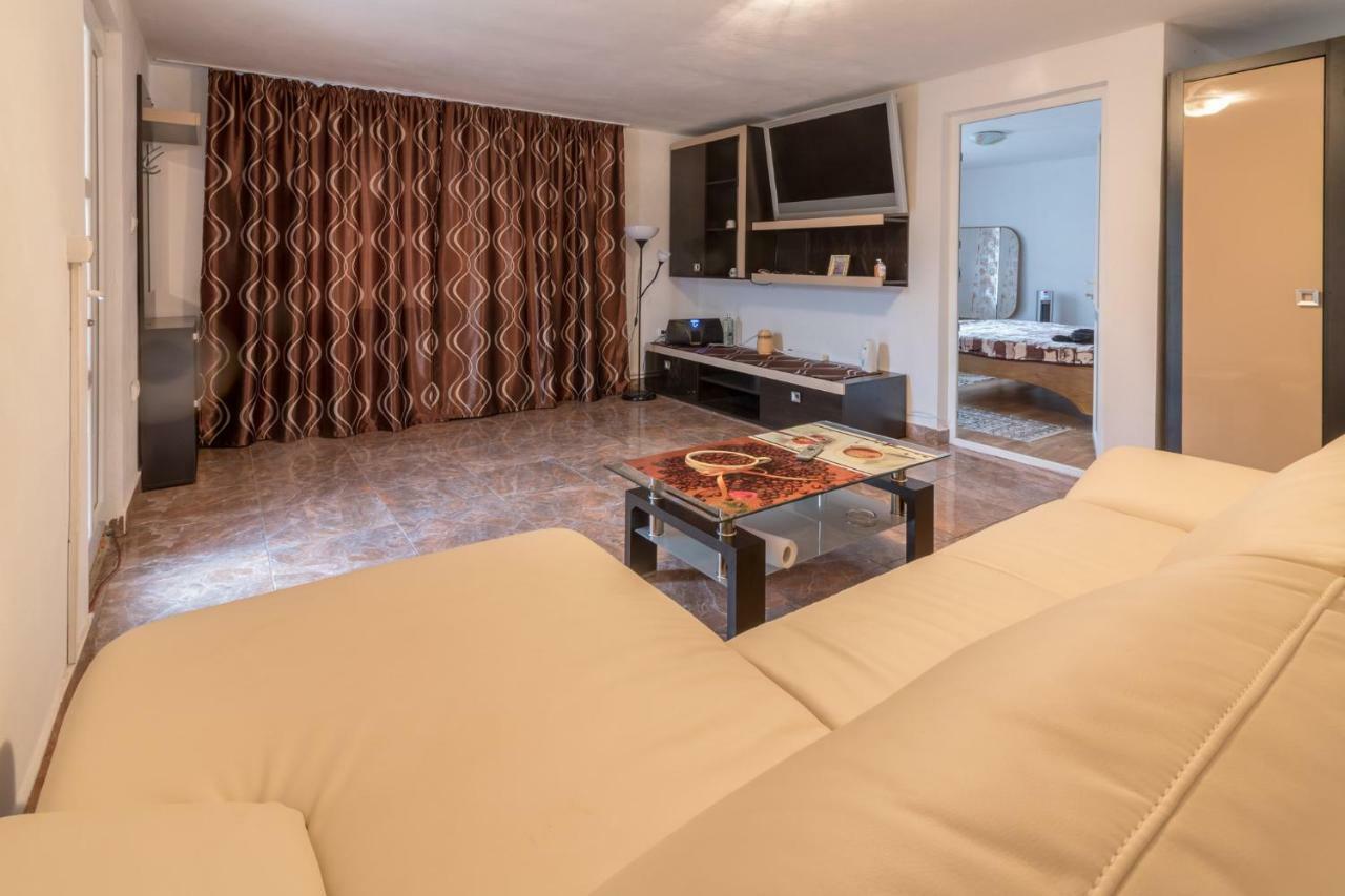 Casa De Vacanta Jeny โนวาชิ-สเตรยนี ภายนอก รูปภาพ