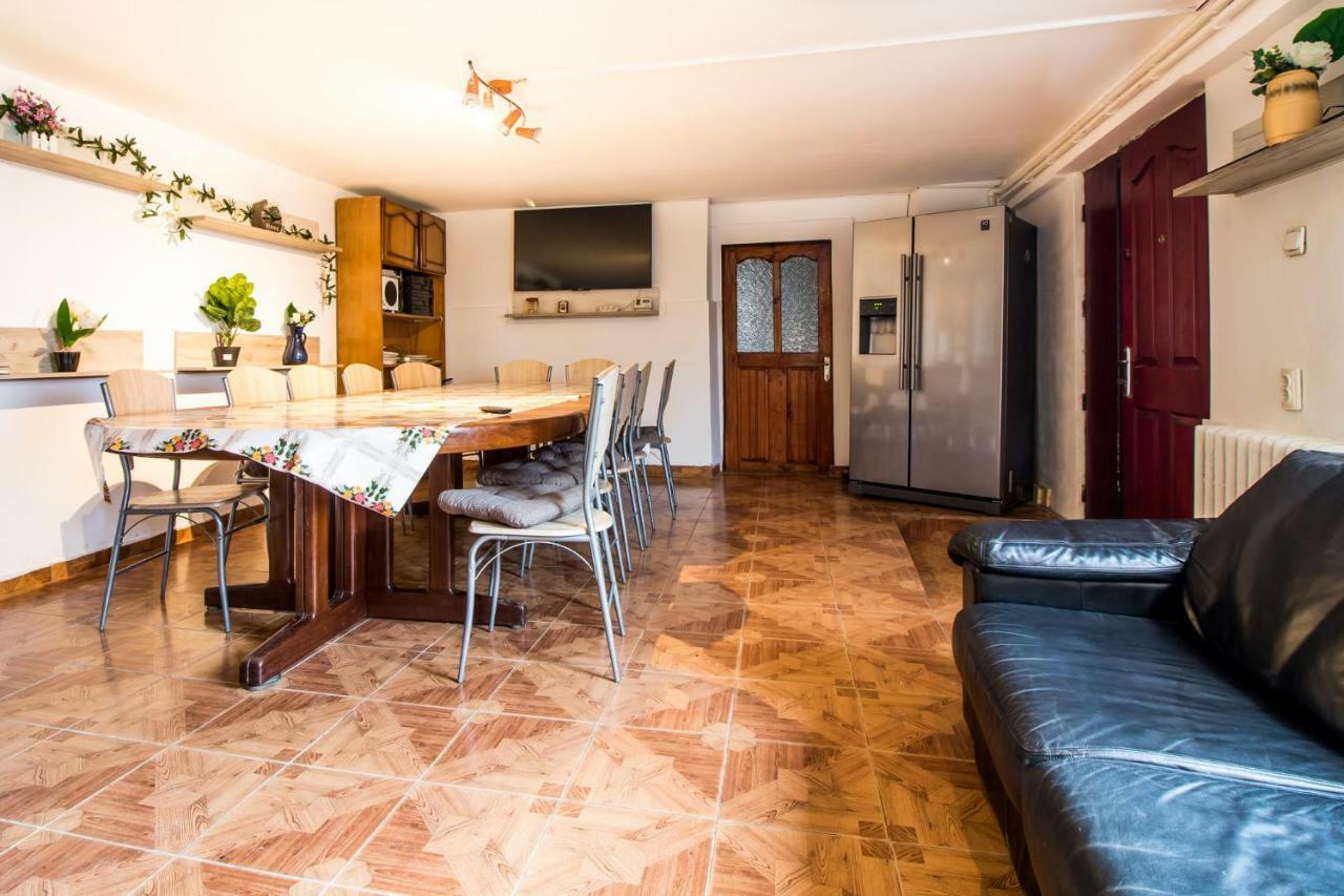 Casa De Vacanta Jeny โนวาชิ-สเตรยนี ภายนอก รูปภาพ