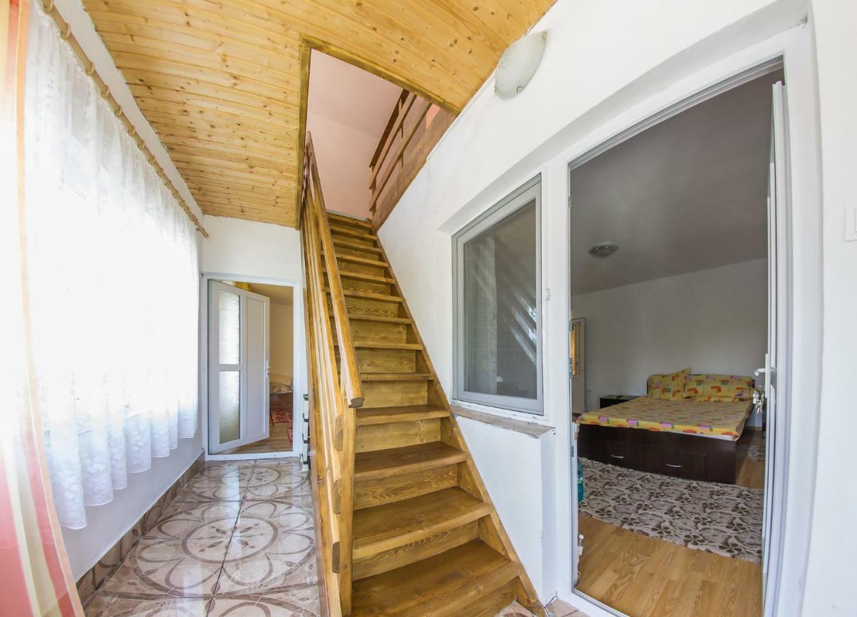 Casa De Vacanta Jeny โนวาชิ-สเตรยนี ภายนอก รูปภาพ