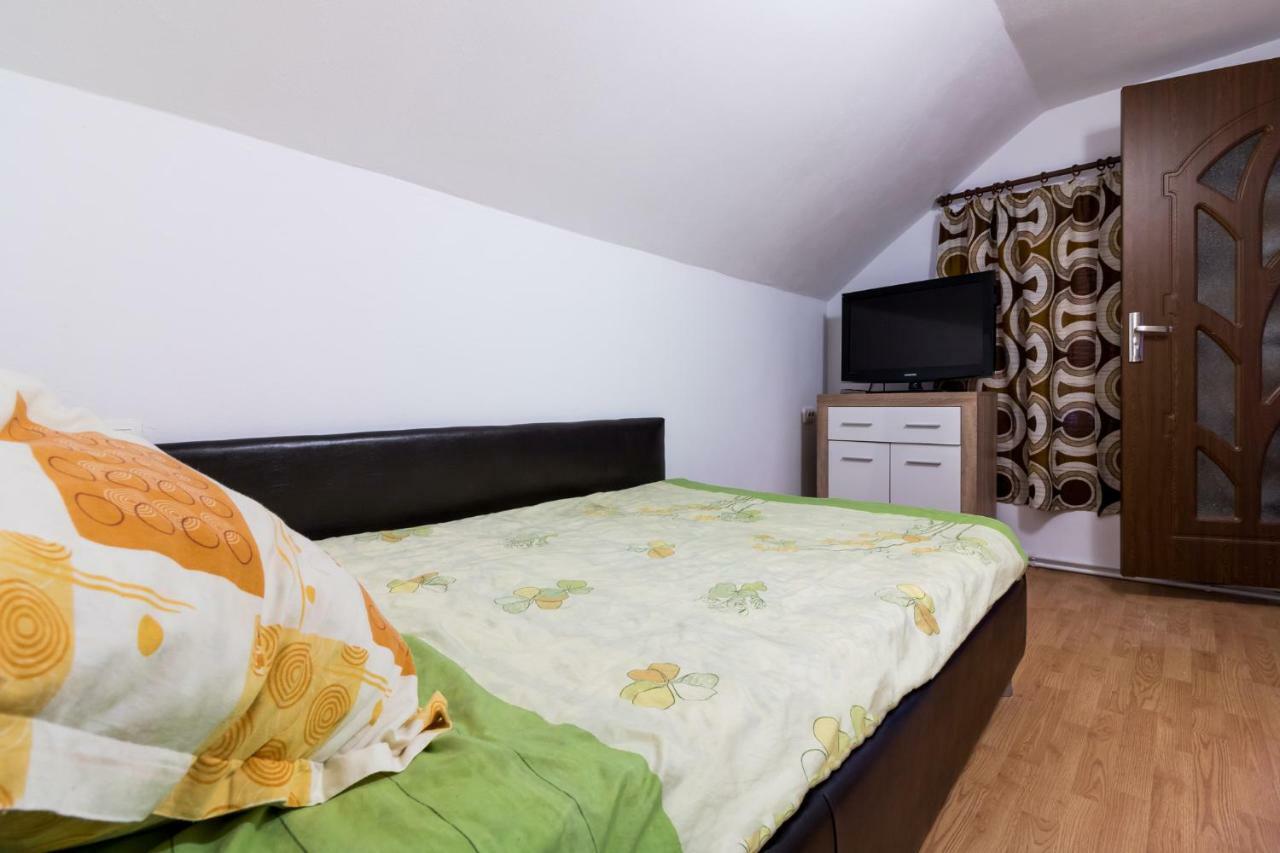 Casa De Vacanta Jeny โนวาชิ-สเตรยนี ภายนอก รูปภาพ
