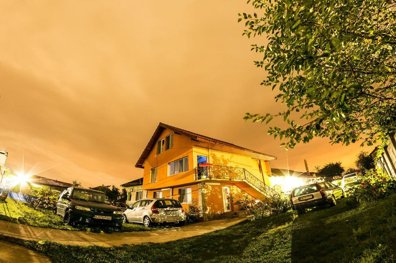 Casa De Vacanta Jeny โนวาชิ-สเตรยนี ภายนอก รูปภาพ