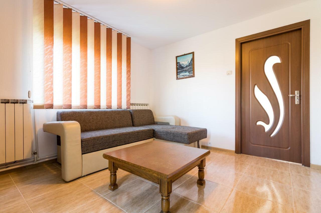 Casa De Vacanta Jeny โนวาชิ-สเตรยนี ภายนอก รูปภาพ