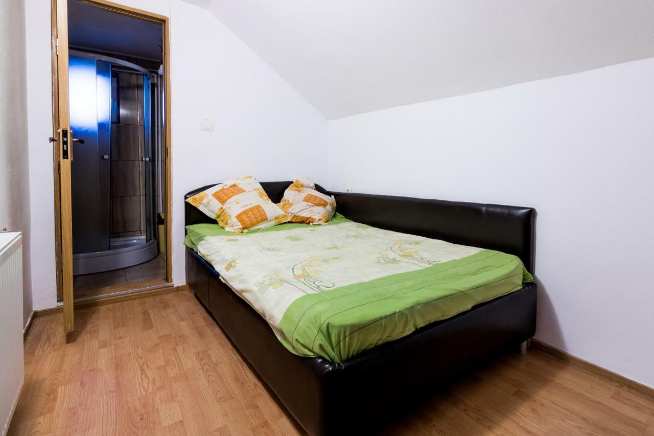 Casa De Vacanta Jeny โนวาชิ-สเตรยนี ภายนอก รูปภาพ